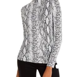 Brand new ๐ Fore ๐ฉ Womens Turtle Neck Snake Print Turtleneck Top ๐