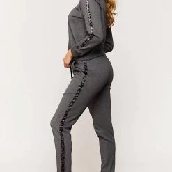 Outlet 🔥 Velvet Heart 👩 women Jill Stripe Jogger in Heather Grey/Leopard ✔️ -Deals ILIA Beauty Store ef9d07e57ed14429801c01c0e7a84496 ee91b139 8547 4598 93d0 4e68495cb461 1080x
